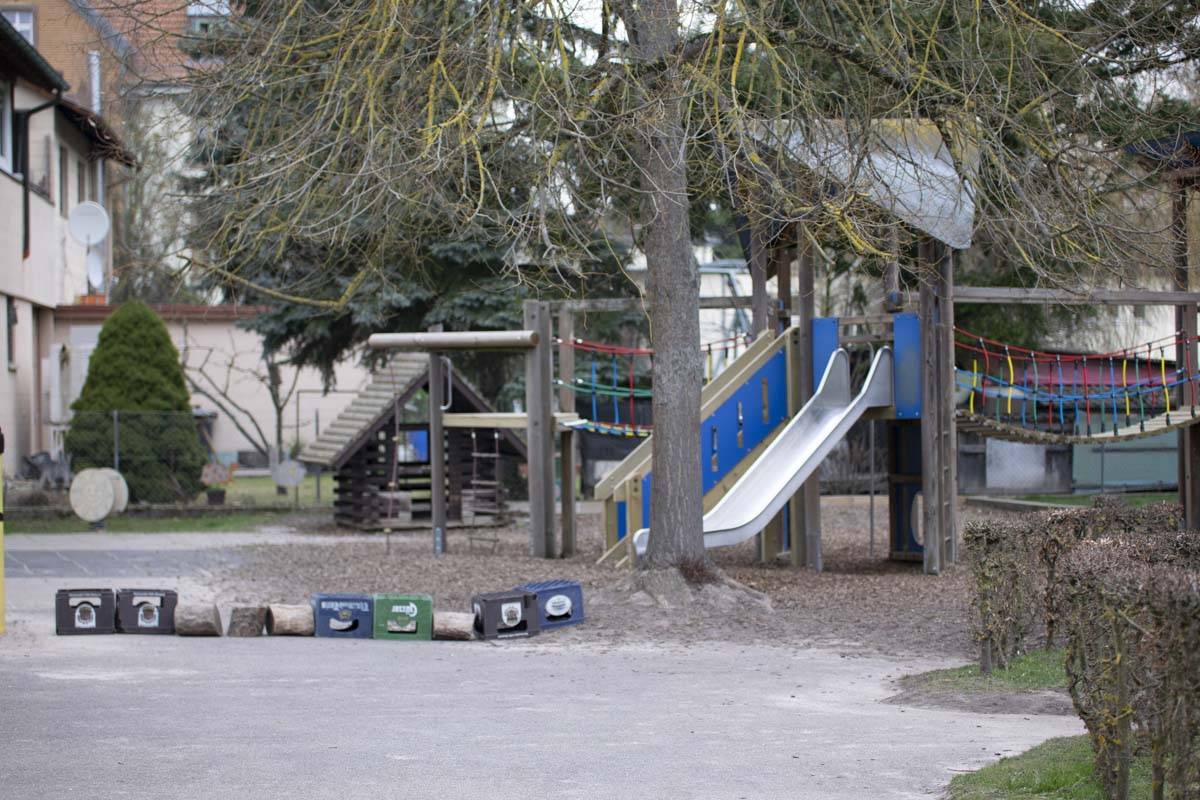 Kita Enzstraße Garten mit Rutsche